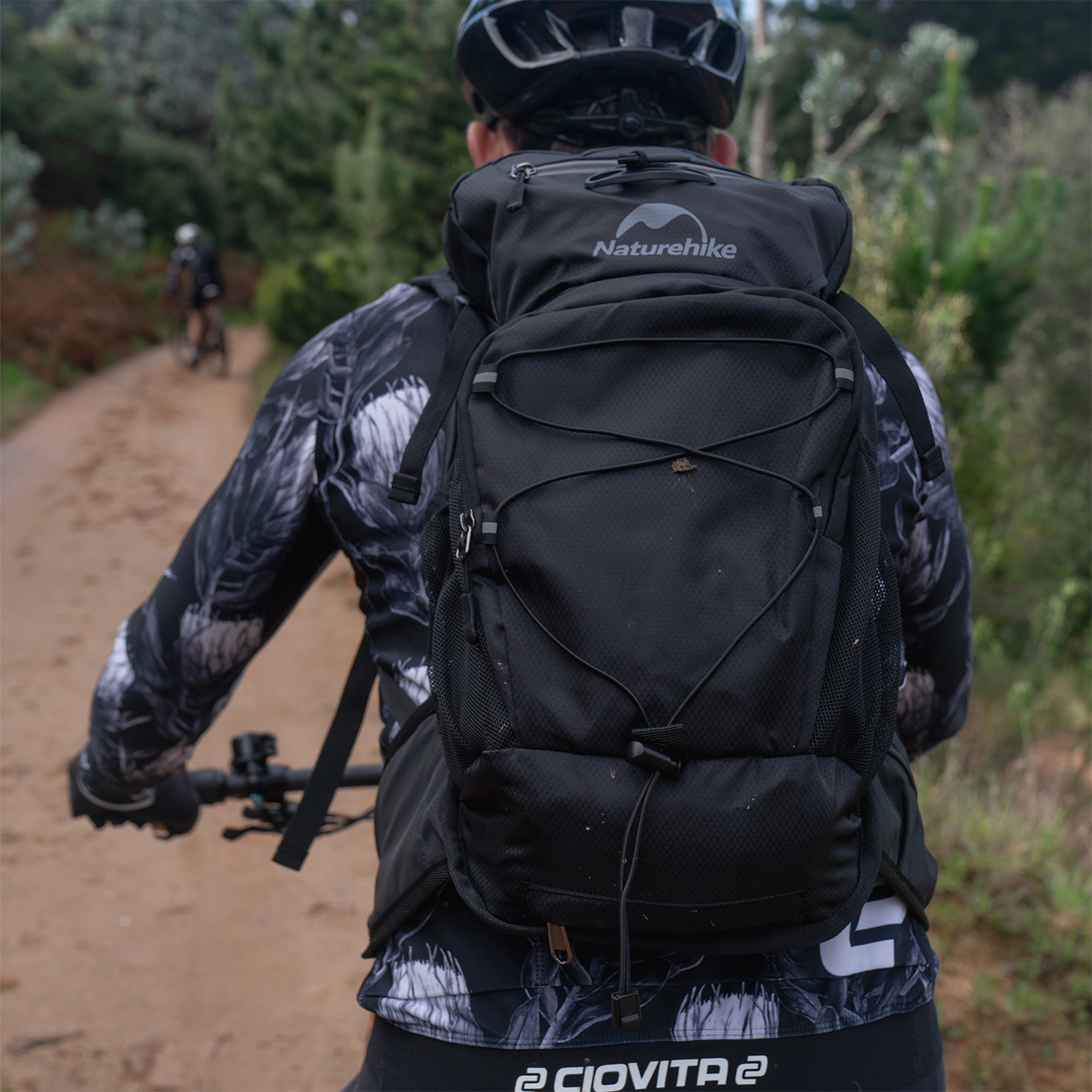 Naturehike Cielo cyklistický batoh 20l + hydrovak - čierny